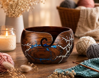 Cuenco de madera para lana con resina azul, cuenco de ganchillo hecho a mano, regalo para tejedoras y artesanas.