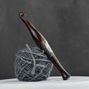DAIZ CROCHET Resin Crochet Hooks Sets 6.5 Ergonomic Handle for Knitting  Needle Crochet Yarn Weave & Sweater 5 mm Orange & Blue