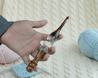 Ergonomisk virknål i rosenträ med epoxihartshandtag