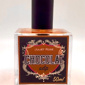 Chocolat EDV - 3ml Muster. Ein geschmeidiges Schokoladenparfüm mit Madagaskar Vanille, Muscavado Zucker, Bitterschokolade, Sahne, Wildleder, Ahorn und Hölzern