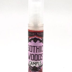 Gothic Woods - Tiefdunkel, holzig mit Noten von Kiefer, Vetiver, Tabakblatt, Zypresse, Moschus, gereiftem Weihrauch und Amber. 3ml Füllmenge