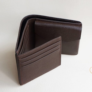 Dunkelbraune Epsom Brieftasche für Männer, Premium Epsom Leder Geldbörse. Echtleder Bifold Brieftasche. Handgefertigte Geldbörse aus Kalbsleder
