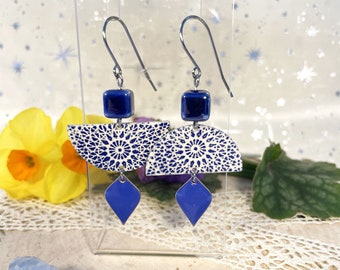 Boucles d'oreilles VALIA bleues avec sequins émaillés et perles céramiques