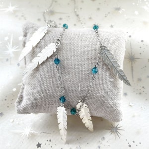 Ensemble ASSIA vendu séparément : boucles d'oreilles et collier argenté avec pendentifs plumes et perles en verre bleues image 5