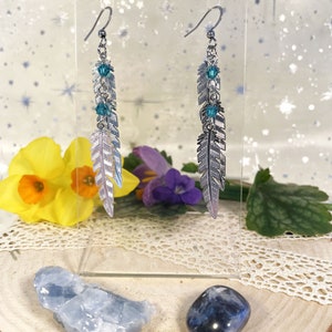 ASSIA set sold separately: silver earrings and necklace with feather pendants and blue glass beads Boucles d'oreilles