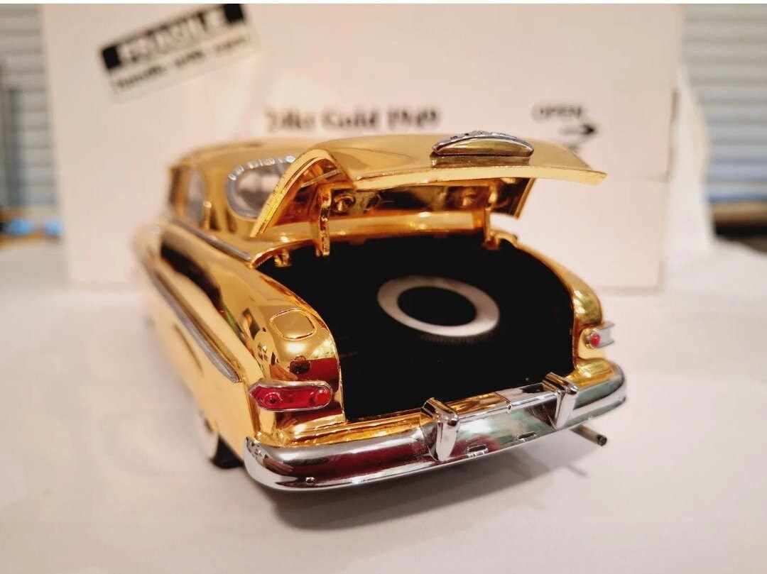 【メーカー公式ショップ】 Danbury Mint W/wood 1:24, Coupe, Club Mercury 1949 Gold 24kt 自動車