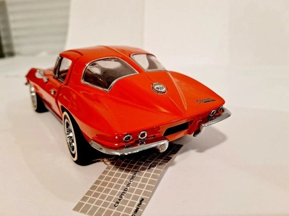 FRANKLIN MINT 1963 Chevrolet Corvette Stingray, Red, 1:24