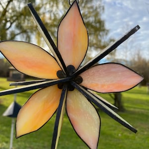 Spinning flower