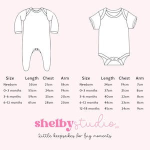 May include: A black and white line drawing of a long-sleeve footed sleeper and a short-sleeve bodysuit. Below the garments are two size charts with measurements in centimetres for length, chest, and arm. The text reads shelbystudio.uk and little keepsakes for big moments.