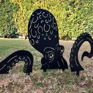 Kraken Figurine Garden Art - Durable & Weatherproof - Perfect for Coastal or Nautical-Themed Gardens