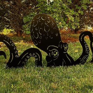 Haunting Kraken & Octopus Metal Sculpture for Halloween Yard Decor - Spooky Outdoor Garden Art