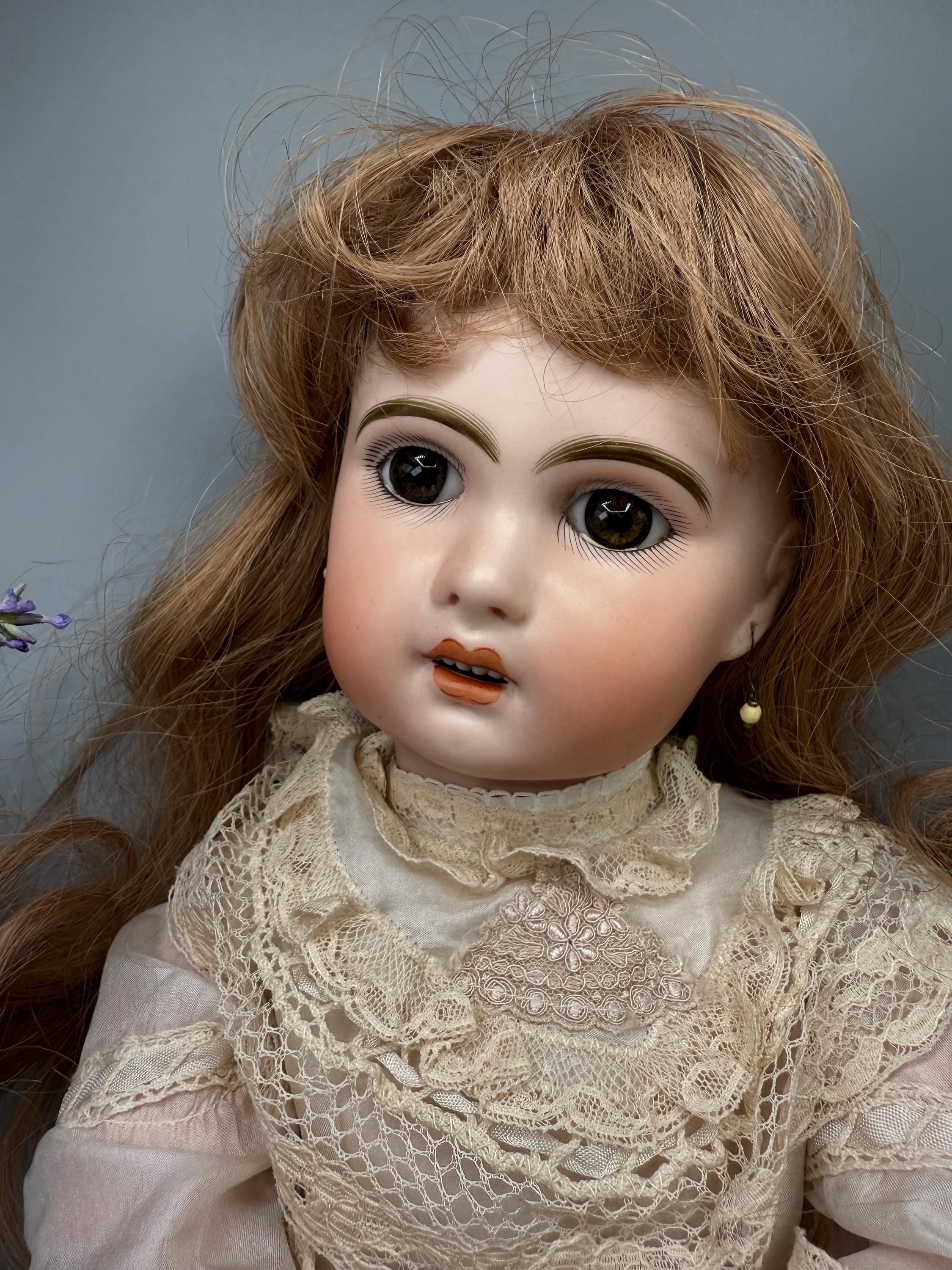 ANCIENNE POUPÉE JUMEAU Tête En Porcelaine / Biscuit , Robe De
