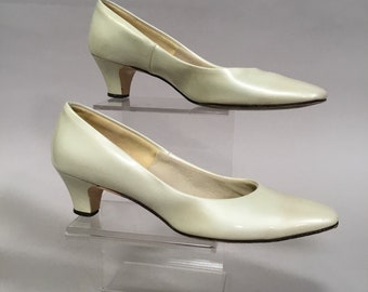 Off-White/Pearl Patent Leather Dream Step Originals - Vintage 1960's - US Womens 6 - 1" Block Heel