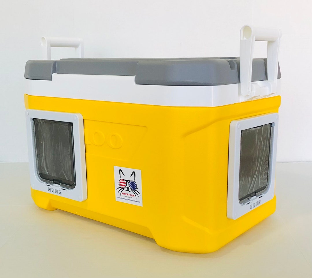 insulated-feral-cat-shelter-with-two-door-warm-cat-house-for-winter