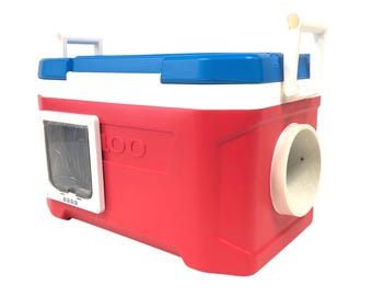 Extreme Weather Shelter for Feral Cats, Outdoor Cat Den for Winter Warmth, Ready-to-Use
