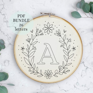 Bordado de alfabeto de guirlanda floral, padrão PDF, design de bordado de letras com flores, arte de monograma, download instantâneo, arte de bastidor, arquivo digital