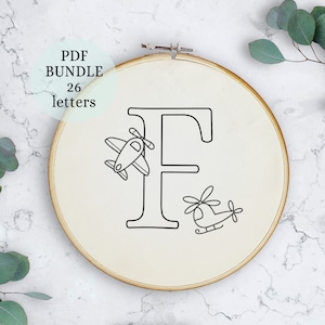 Download digital, todas as 26 letras incluídas, bordado inicial A-Z, arte em bastidor, padrão em PDF, projeto de decoração de parede personalizado, decoração de quarto infantil