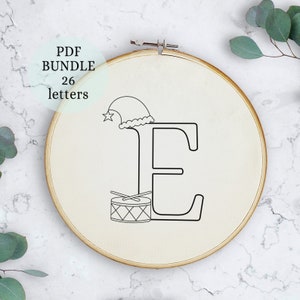 Bordado de alfabeto de Natal, padrão de pdf, bordado de letras com desenhos de Natal, inicial de monograma, decoração de bastidor de download digital instantâneo