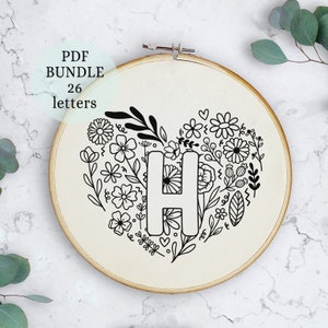 Padrão de bordado de alfabeto de coração floral, 6 polegadas, download digital instantâneo, bordado de letras, monograma floral, flores silvestres, enfeites de primavera