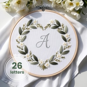 Desenho de coração floral, Padrão de bordado de alfabeto, Bordado de letras de flores, Alfabeto bordado à mão, Alfabeto costurado à mão, Arquivo digital