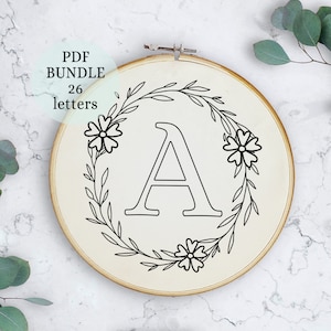 Bordado de alfabeto completo, design de bordado de letras em pdf com flores, monograma floral inicial, download digital instantâneo, decoração de argola