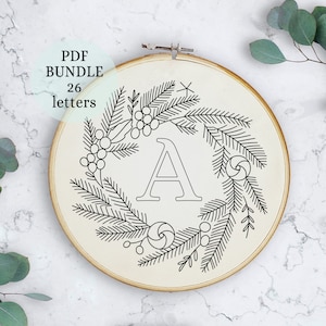 Bordado de alfabeto navideño, plantilla pdf, diseño de bordado de letras, monograma floral, descarga digital instantánea, decoración de aro, regalo de Navidad