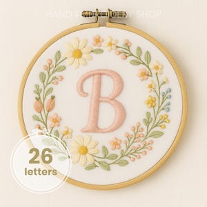 Padrão de bordado de monograma floral, 6 polegadas, pacote de alfabeto, download instantâneo, design de guirlanda floral, modelo de carta, ideia de presente para recém-nascido