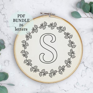 Monogram Wreath Embroidery, Custom Embroidery, Personalized Wall Art, Hand Embroidery, Embroidered Initial, Embroidery trendy, idea gift