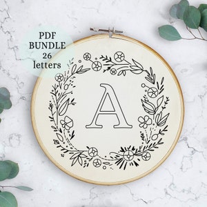Alfabeto completo, letras bordadas à mão, conjunto de iniciais modernas bordadas à mão, bordado floral, letra elegante bordada à mão