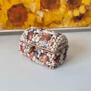 Vintage Sea Shell Encrusted Trinket Box, Palm Beach Style