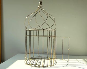 Hangende decoratieve vogelkooi van gelakt messing: Hollywood Regency
