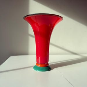 Vintage Transjö Hyatta Sweden Fiery Coral Tall Stretched Art Glass Vase