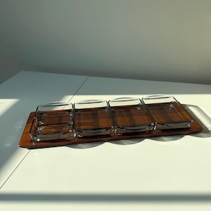 Bandeja vintage danesa para servir crudités en teca y vidrio