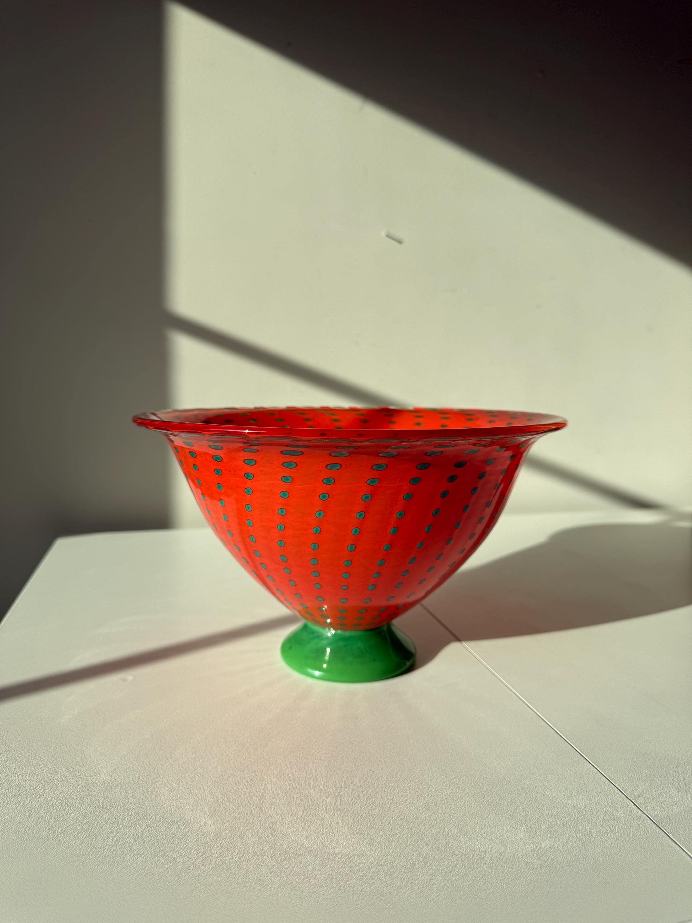 Transjö Hyatta Sweden Coral and Green Polka Dot Art Glass Bowl