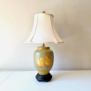 Lámpara de mesa con forma de pera pintada a mano – Recableada y restaurada