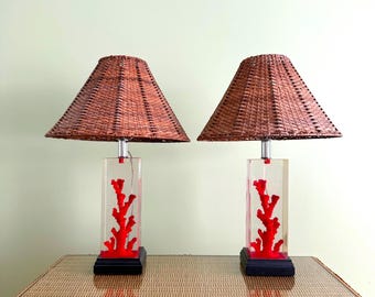 Abajures de mesa em acrílico vermelho imitando coral, década de 1970 – Recondicionados