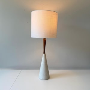 Mid-Century Modern Turned Walnut and Ceramic Tapered Cone Style Table Lamp, Vintage 1950s
