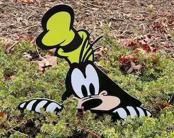 Goofy Gifts - Peeking Goofy Yard Art - Peeking Goofy Yard Decor- Goofy Peeking Yard Stakes - Disney Yard Art Gift - Goofy Lover Garden Sign