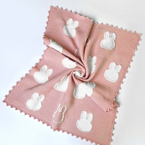 PATRÓN DE GANCHILLO / Manta de conejito rosa para bebé / Linda manta de Pascua con conejitos / Manta de niña primaveral / Tapiz de ganchillo / Descarga PDF