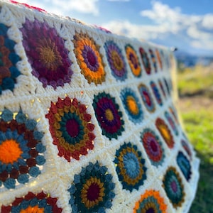 CROCHET PATTERN | Autumn Vibes Granny Square Blanket | Sunburst Large Throw | Cozy Warm Blanket with Flower Motifs | PDF Download