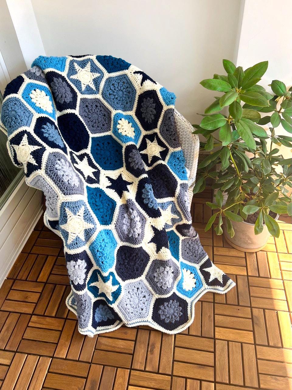 40 Fabulous Crochet Star Blankets and Patterns You Must Make 28 Crochet Pattern (+video) Midnight Stars Blanket Hexagon