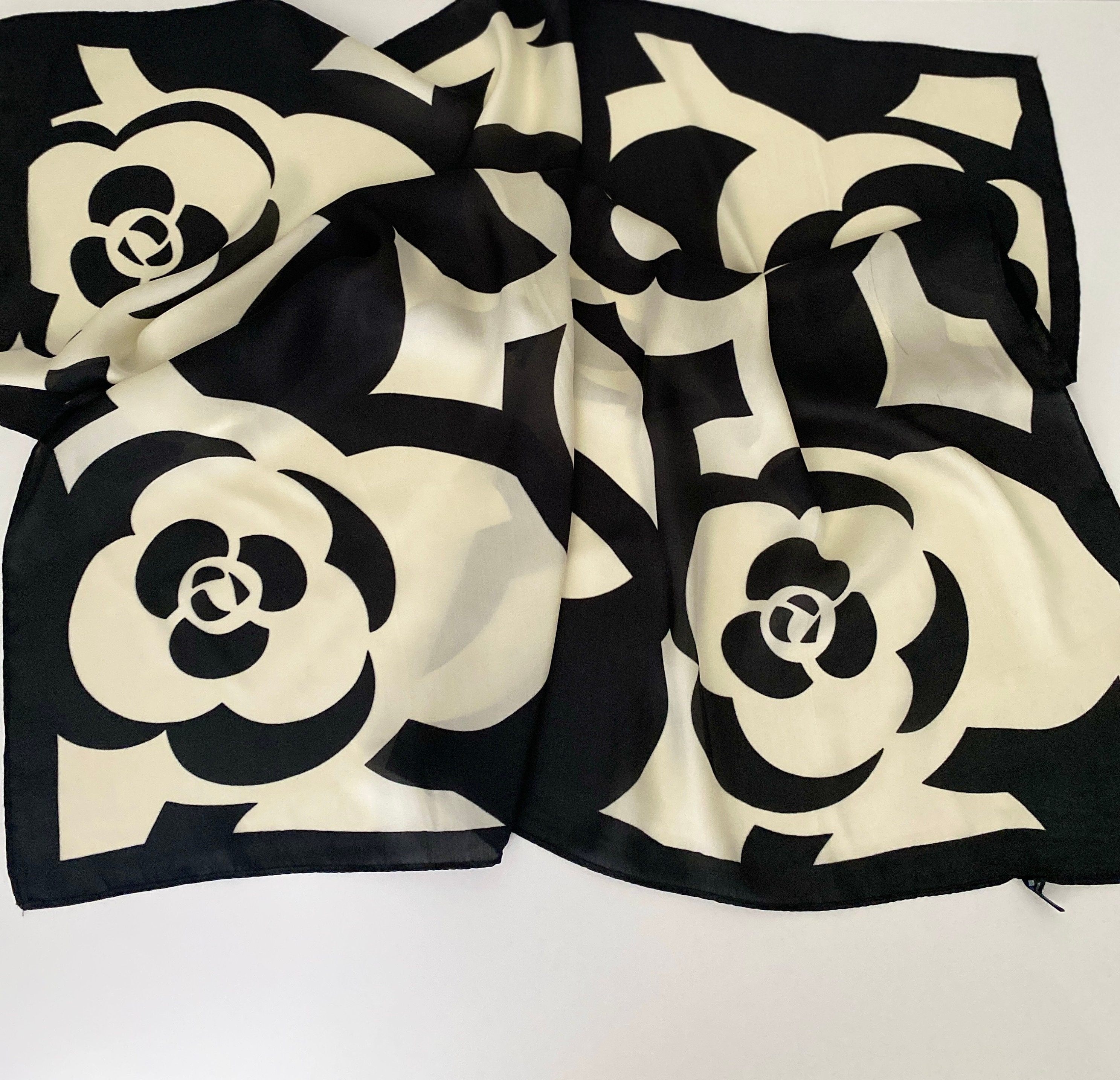 Women's Fashion Accessories, Elegant Scarf Clips, Black White Camellia  Three-rings Flower Scarves Buckle