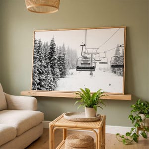 Canvas besneeuwde sparren skilift, zwart-witte bergmuurkunst