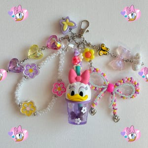 Charm de sac à main mignon Boba Funko Daisy Duck authentique | Porte-clés de sac à main | Porte-clés Daisy Duck | Porte-clés sac à main en perles | Porte-clés inspiré de Disney