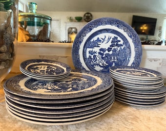 Lovely 44pc Johnson Bros Snowhite Regency Ironstone Dinnerware Set
