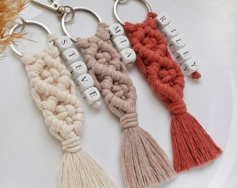Llavero de macramé con nombre / Llavero de macramé con nombre personalizado / Regalos de despedida de soltera / Regalos personalizados / Llavero con nombre de cuentas / Regalo para ella
