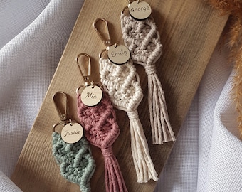 Llavero de macramé en forma de corazón con nombre personalizado / Llavero de mochila / Regalo de despedida de soltera personalizado / Llavero de nombre con cuentas / Único y elegante