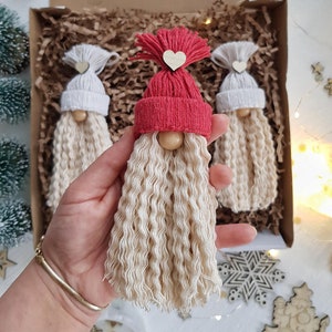 Anpassad jultomte-dekoration – Boho makramé-dekoration för släktträd, första julen, julälskare med dvärgar, unika presentaskidéer