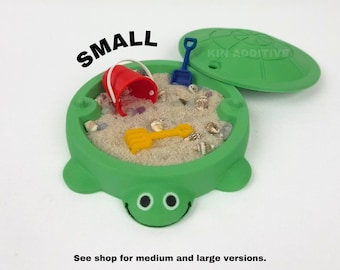 Mini bac à sable tortue avec vrai sable et mini outils - PETITE TAILLE 4,5 pouces, bac à sable imprimé en 3D, jardin zen, jouet sensoriel, nostalgie des années 90, bac à sable vert