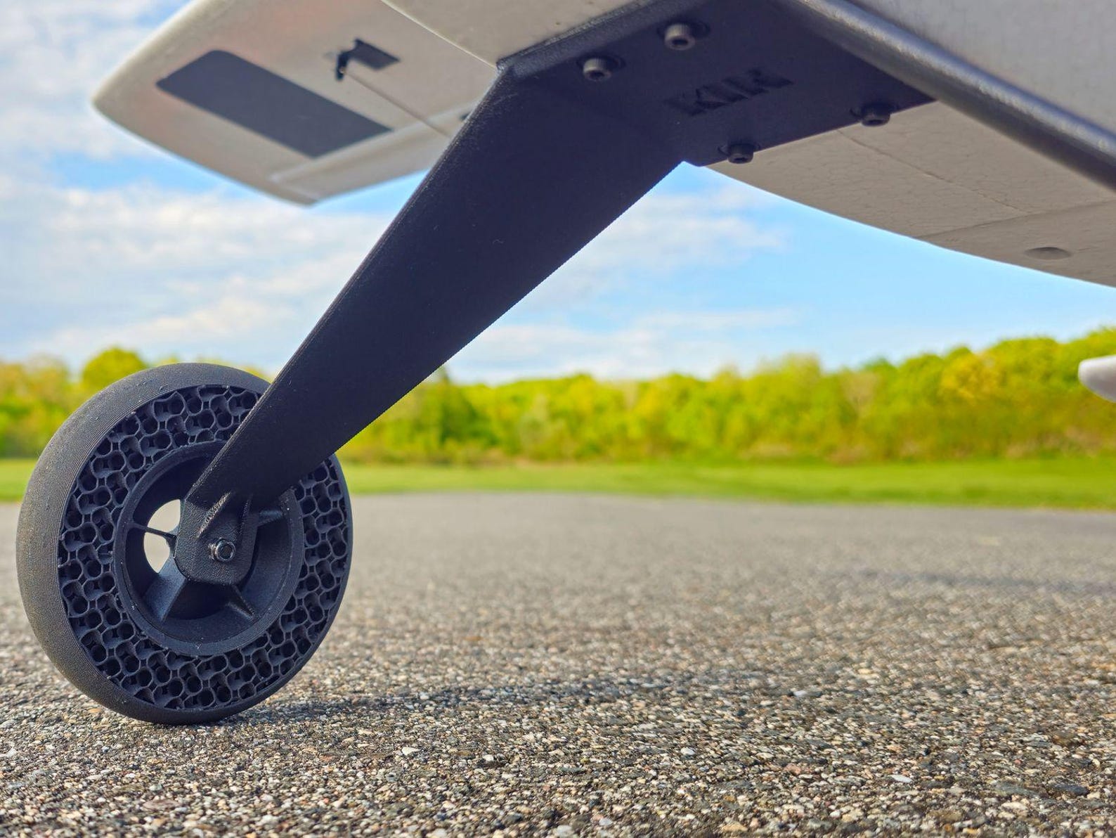 KIN Next Gen Wheels - Airless Tires - Bush Style - Compatible With ...